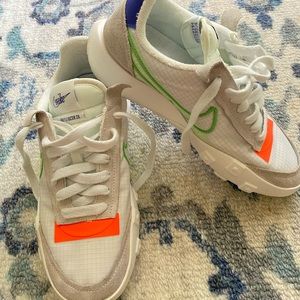 Beautiful Nike -woman snickers